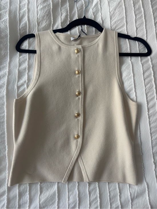 Aritzia Tops - Aritzia Babaton Cream Sleeveless Button-Front Shell with Gold Buttons